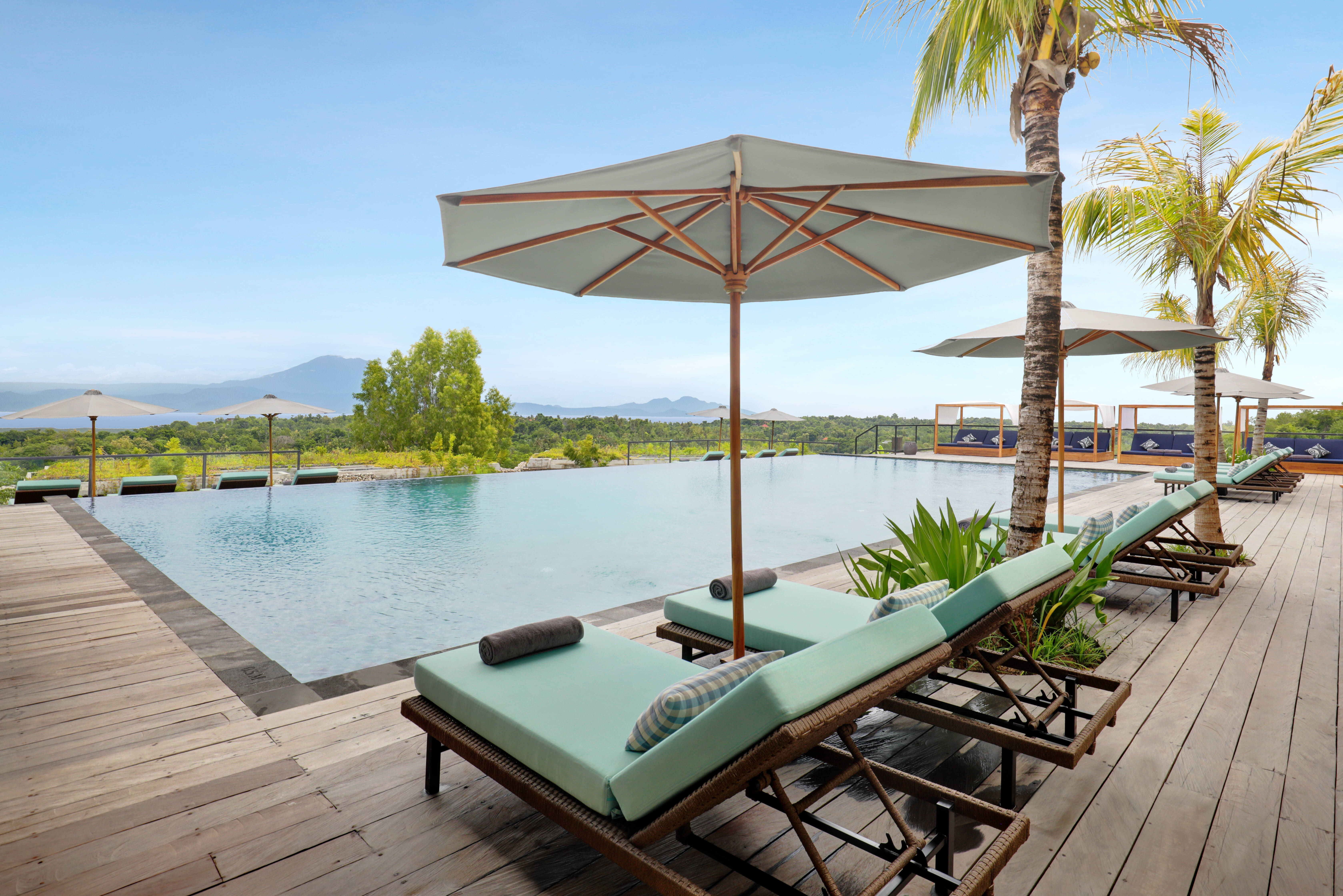 Zwembad van het MAUA Nusa Penida bij Bali in Indonesie