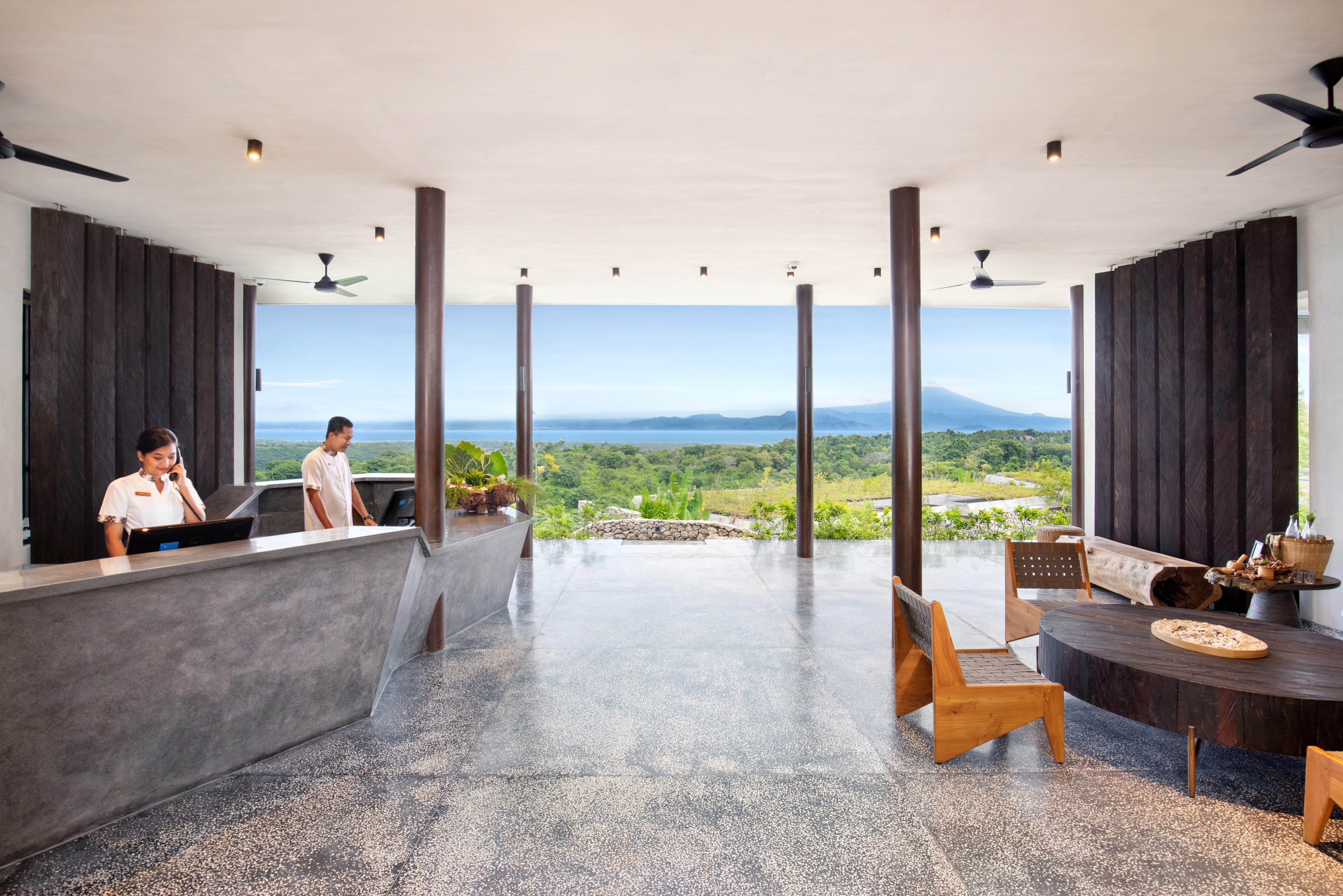 Lobby van het MAUA Nusa Penida bij Bali in Indonesie