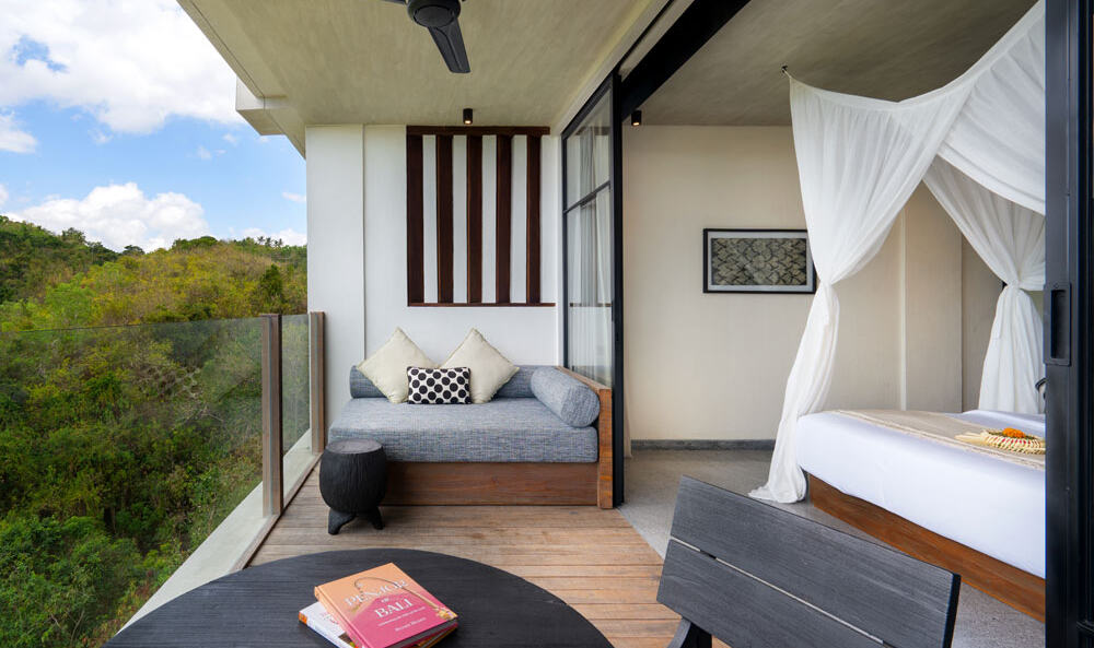 Balkon van de Junior Suite in het MAUA Nusa Penida in Indonesie