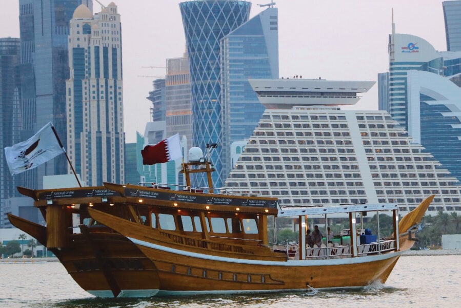 Dhow cruise met uitzicht op de skyline van Doha in Qatar