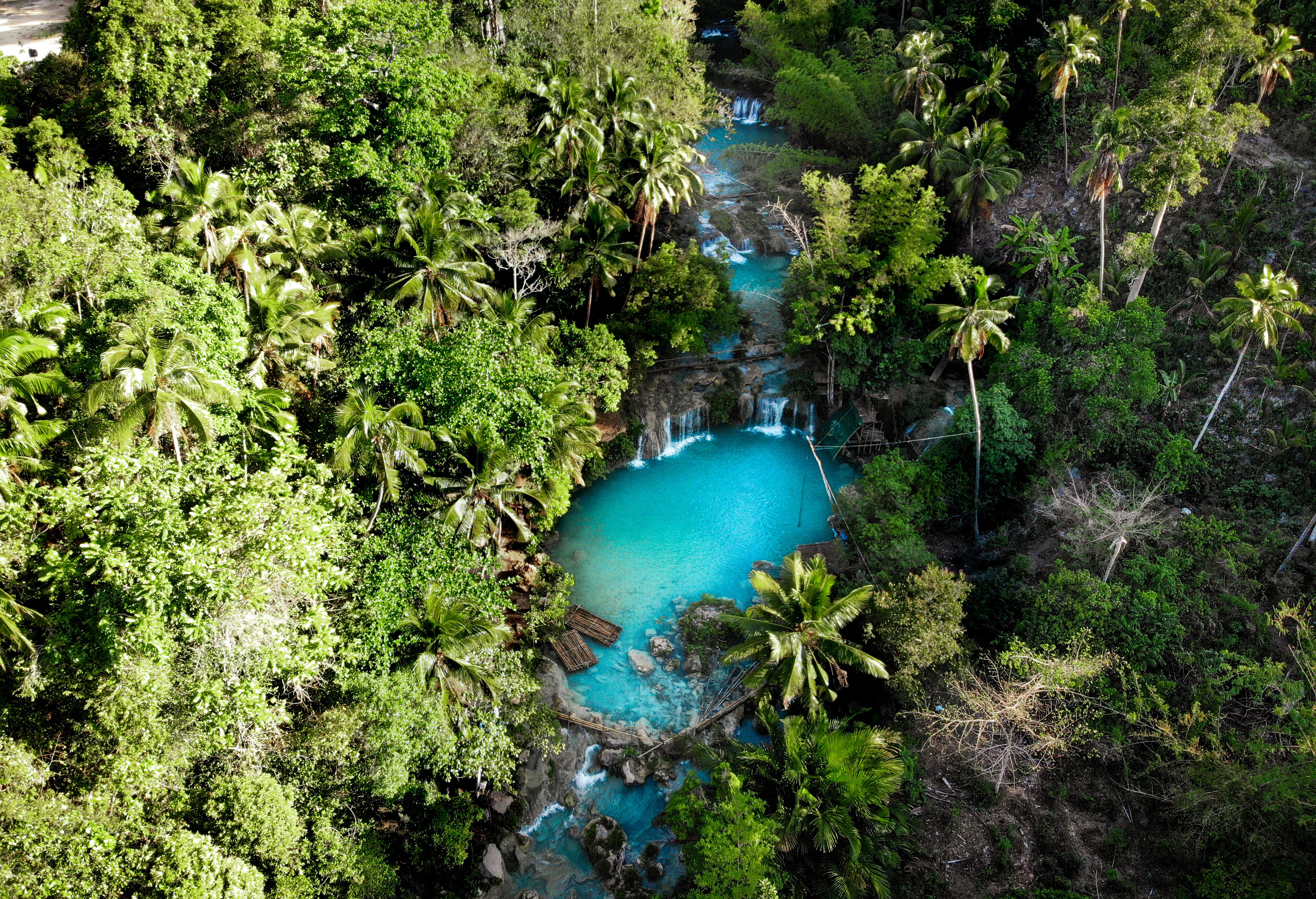 Cambugahay watervallen op Siquijor