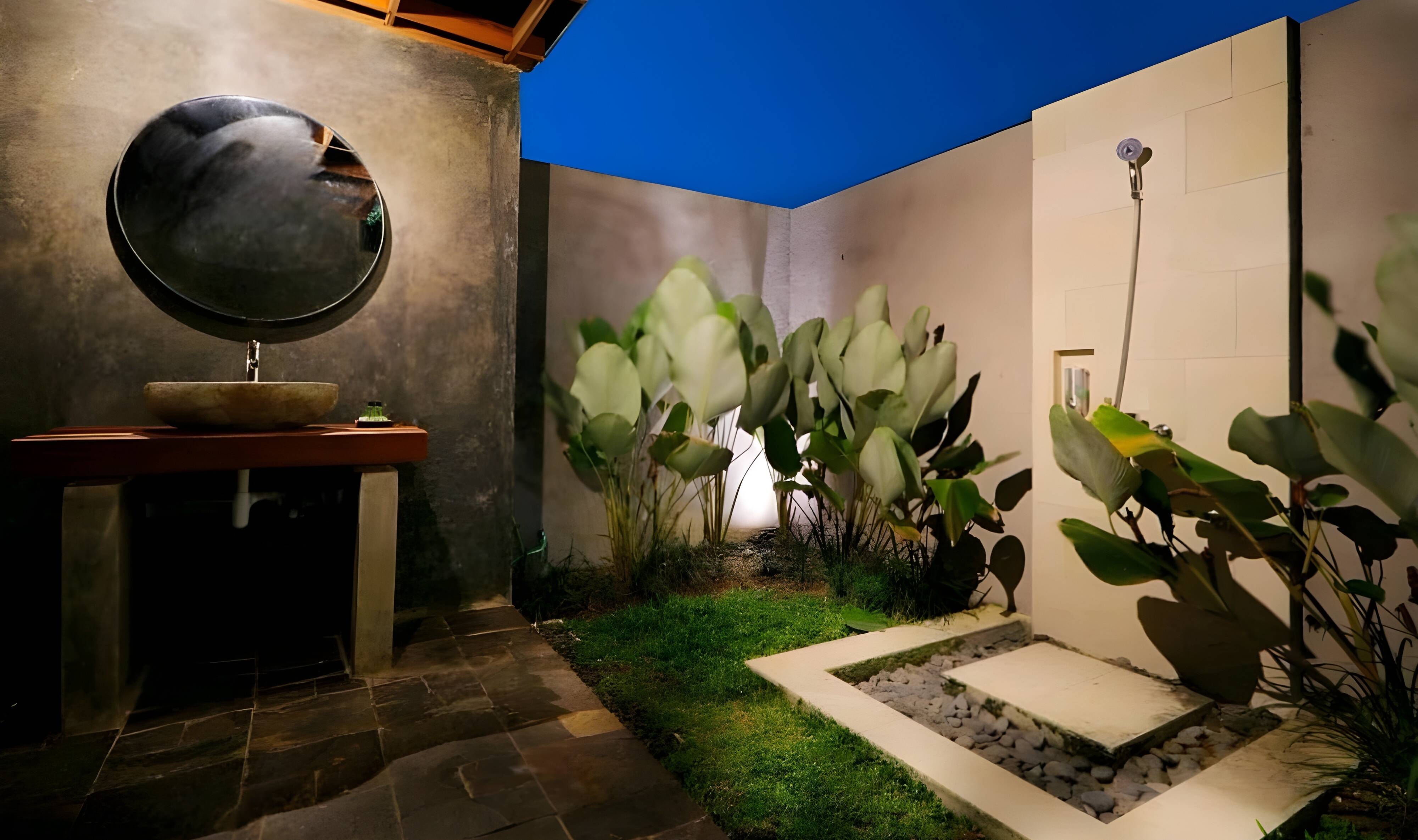 Halfopen badkamer in de One Bedroom Lodge in Bingin Lodge in Uluwatu op Bali in Indonesie