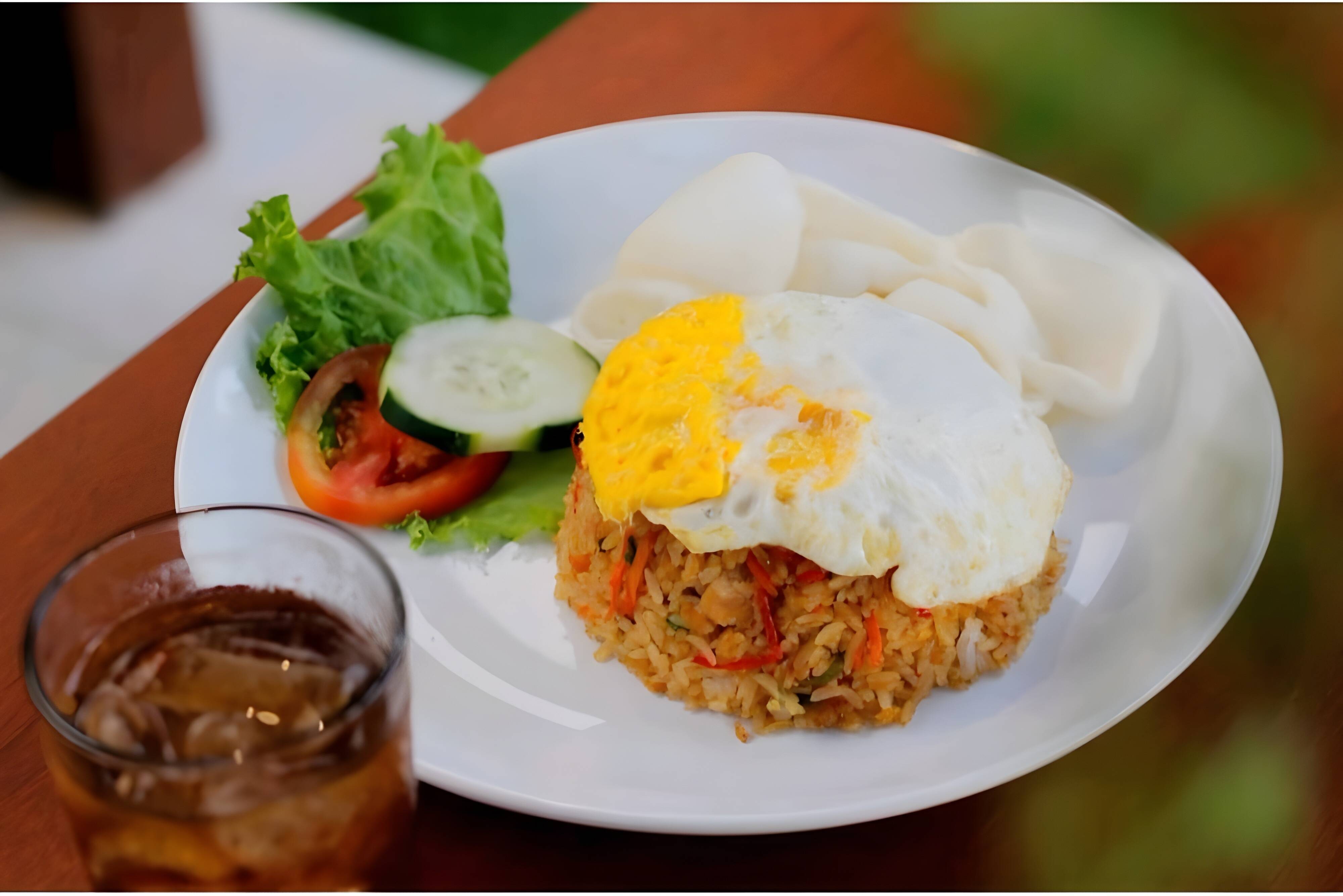 Indonesisch gerecht in het restaurant van Bingin Lodge in Uluwatu op Bali in Indonesie