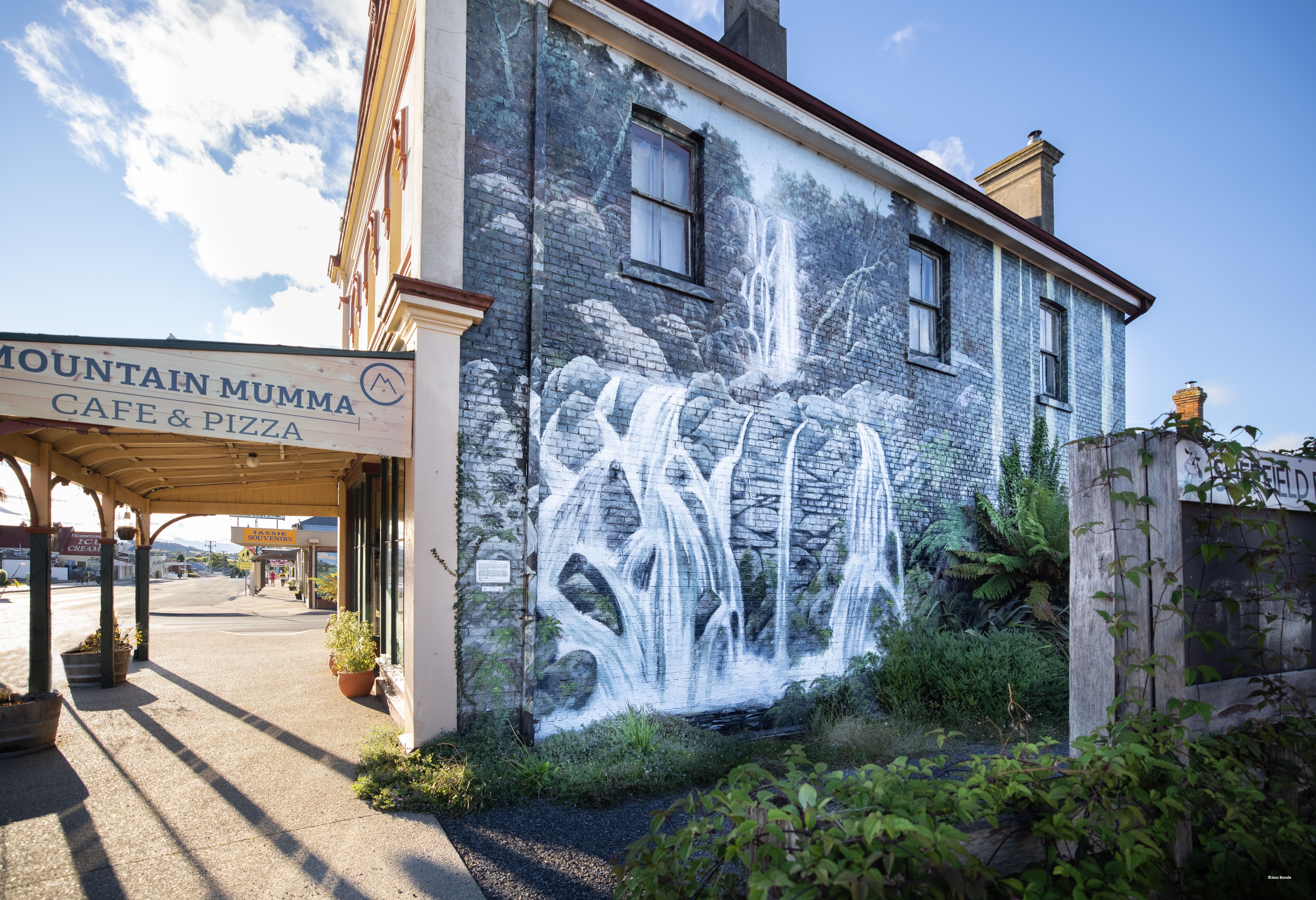 Muurschilderingen in het plaatsje Sheffield in Tasmania in Australie