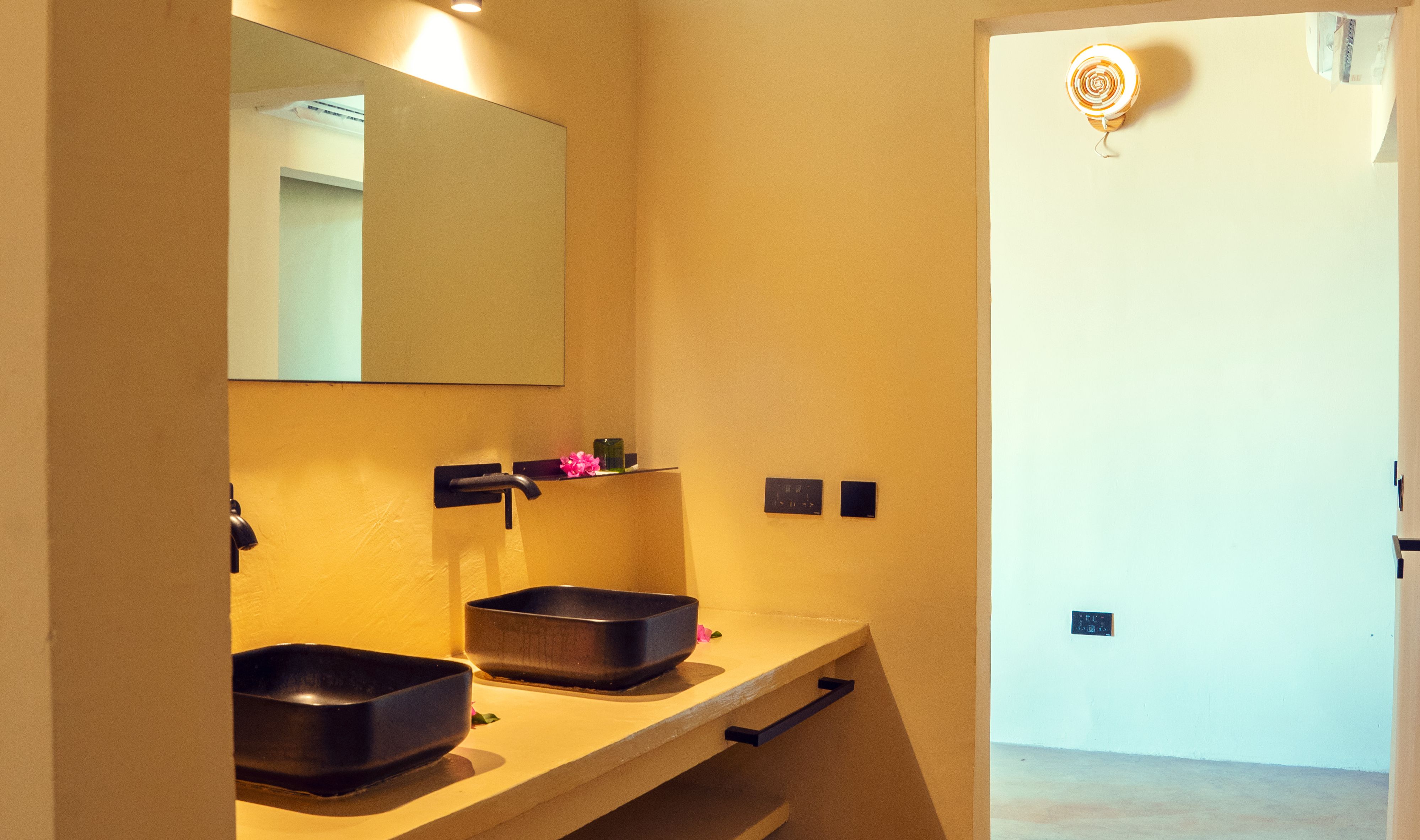 Badkamer van Kisiwa Ocean View in Basecamp Mafia Island in Tanzania