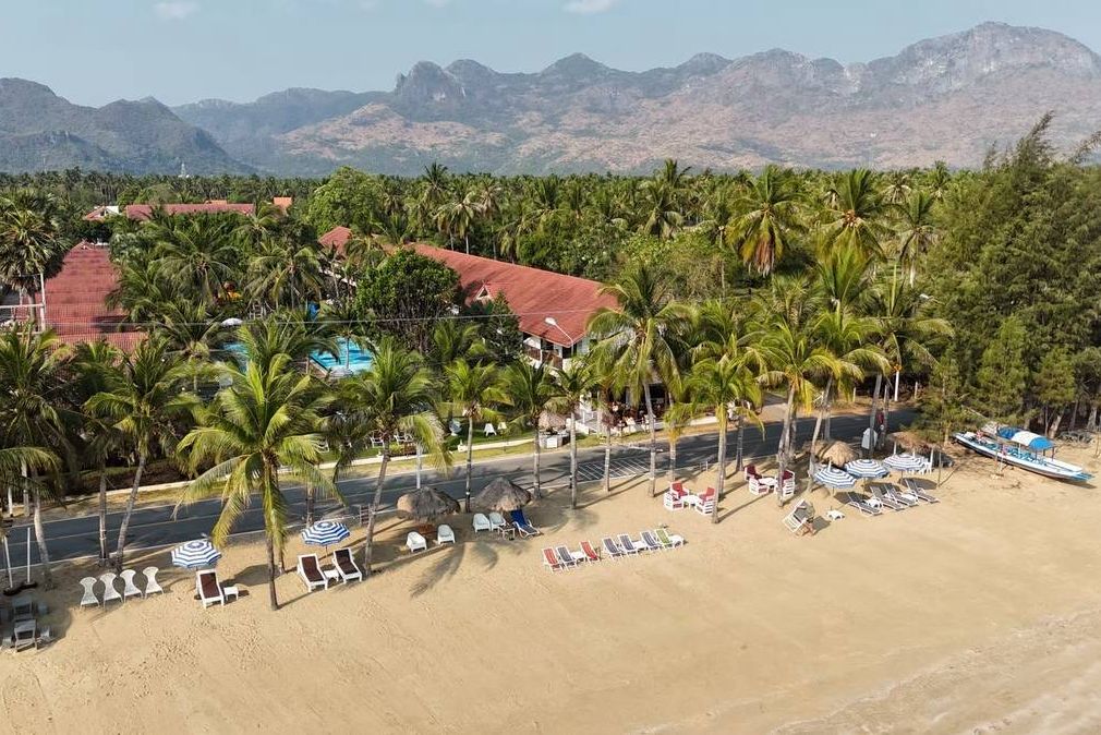 Dolphin Bay Resort luchtfoto