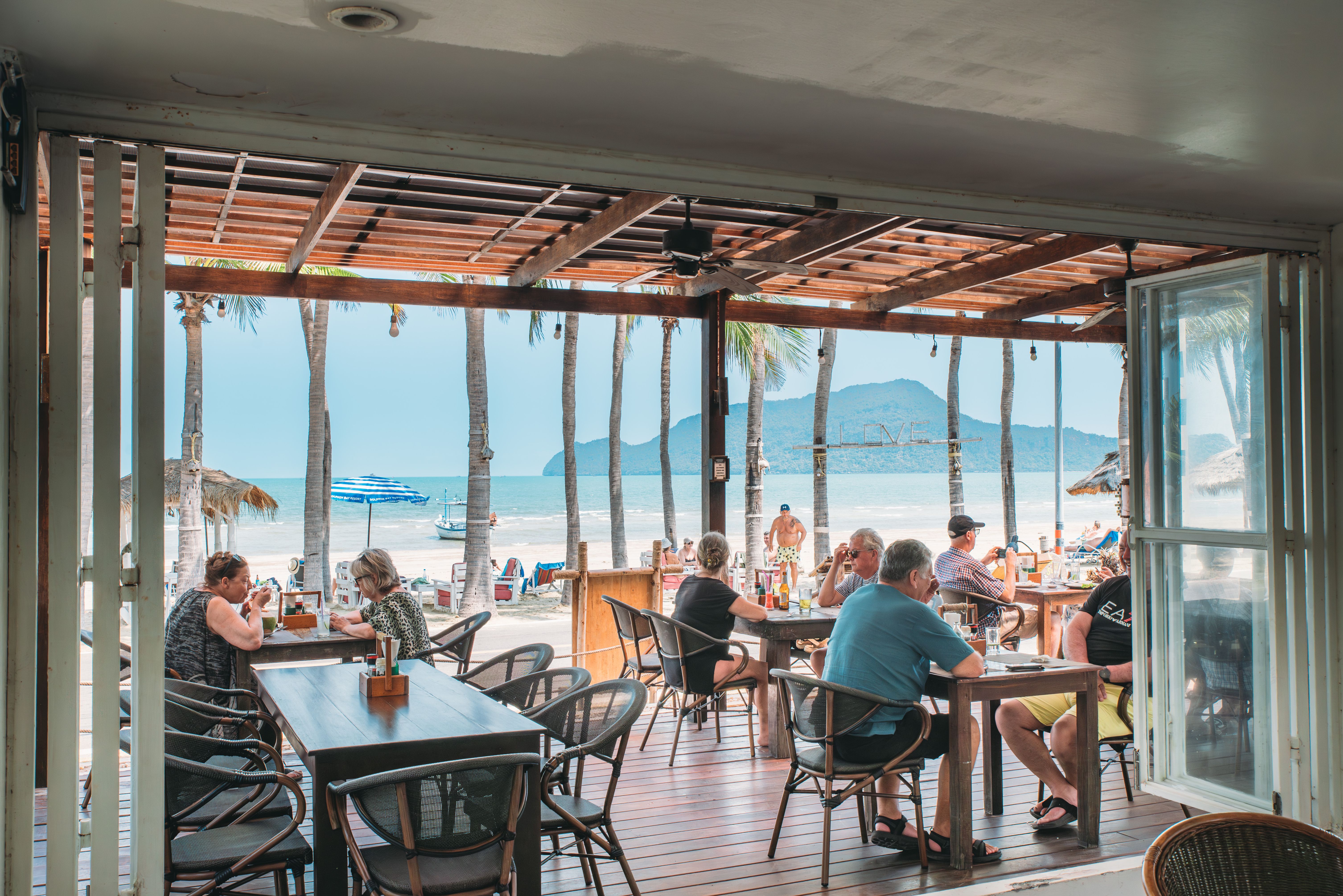 Restaurant met zeezicht