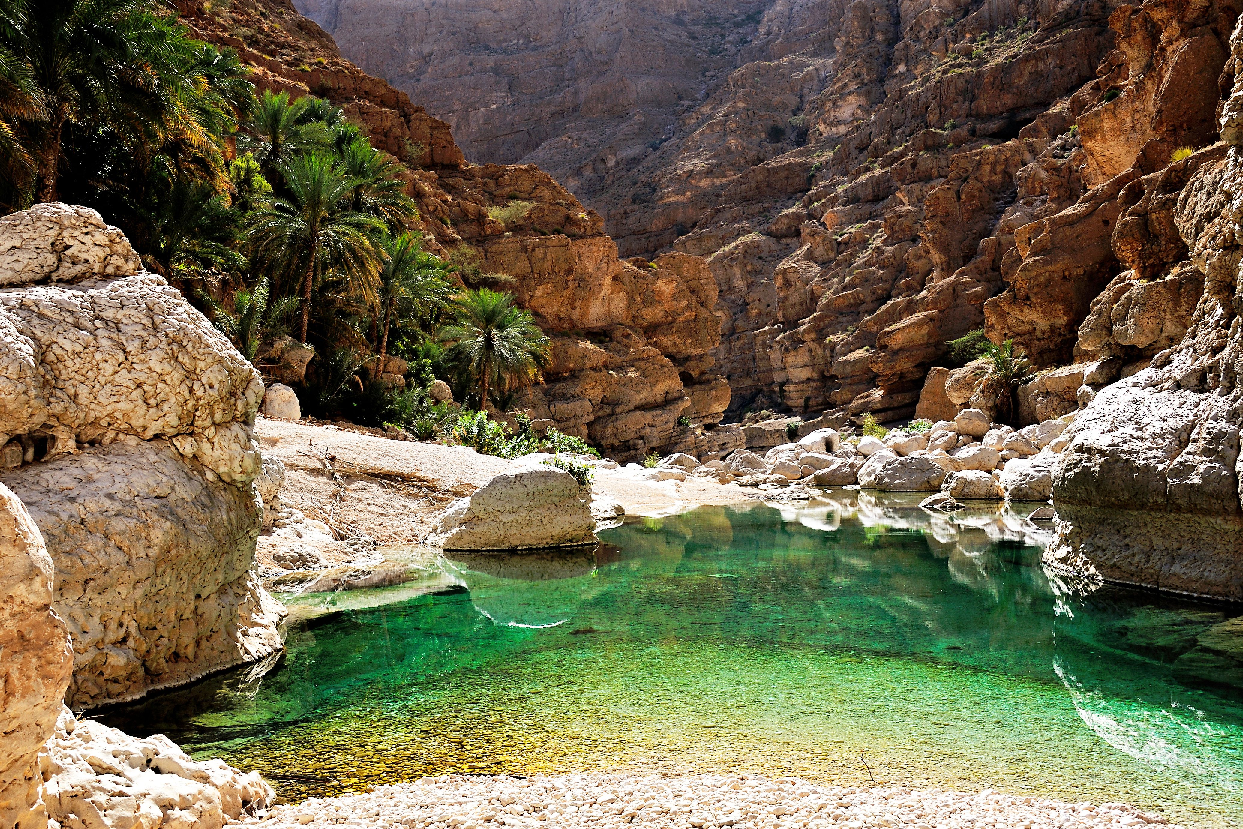 Heldere water van wadi Shab