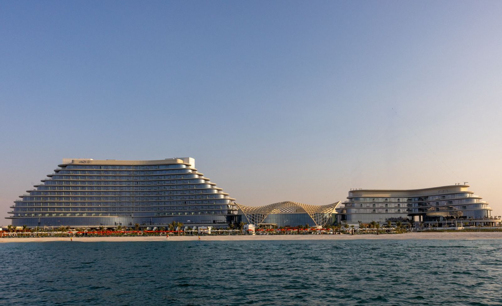 Emiraten-Ras-Al-Khaimah-SO-Ras-Al-Khaimah-Omgeving-Zee-Strand-Gebouw
