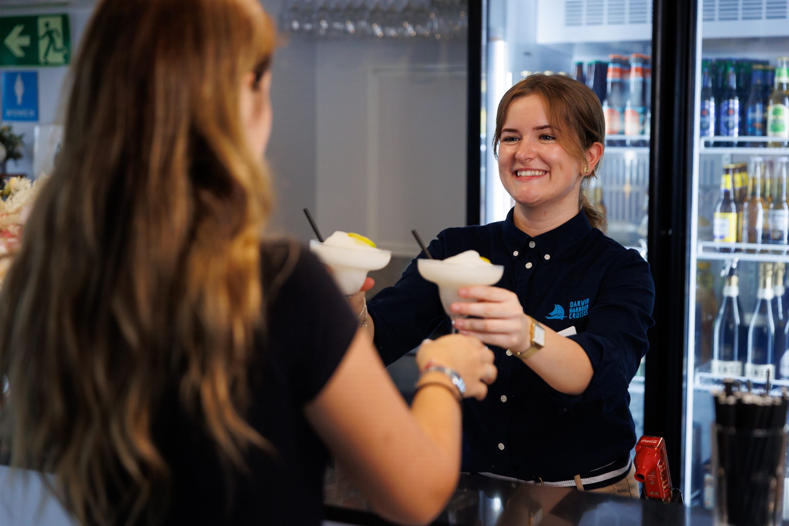Drankje tijdens de Darwin dinercruise bij zonsondergang